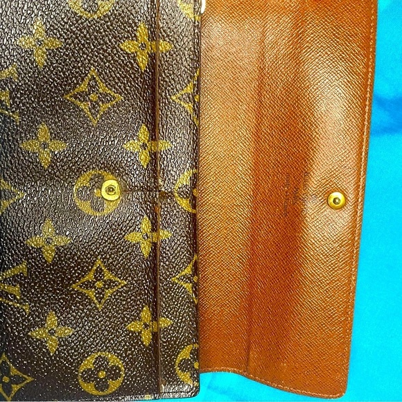 Louis Vuitton Brown and Gold Monogram Clutch Wallet Very Good Condition Unisex - Picture 3 of 16